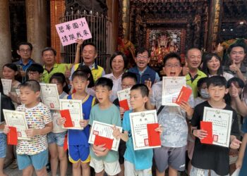 發揚媽祖慈悲精神 三重義天宮捐贈獎助學金協助300名學子安心就學