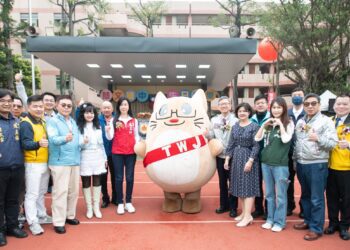 王明鉅現身慈文國中30週年校慶 讚揚學校多元成就