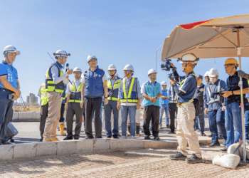大暑節氣高溫頻現 張善政親自視察工地熱防護措施
