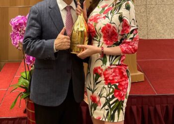 秦老闆鑑定寶物，林蘭芷代理香檳首選 一段藝術奇緣