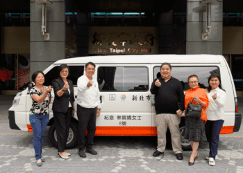 諾言兌現 智英科技董事長贈送新北市第12輛復康巴士