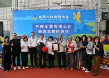 展現企業社會責任　黃敏惠感謝万旌公司捐贈救護車
