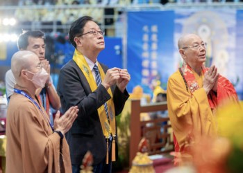 張善政參加新北慈法禪寺藥師佛文化節 為全球祈願和平安樂