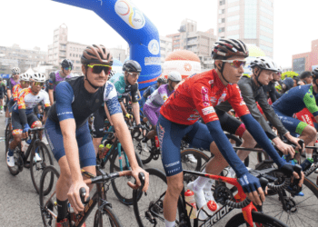 桃市府舉辦國際自由車環台賽　張善政率隊領騎歡迎世界選手