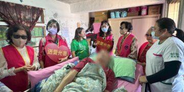 創世基金會暖心禮包 溫暖了植物人家庭