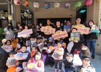 影音/彰化在地美食聯合做公益　招牌美食贈予彰化家扶