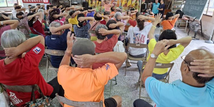 遠離跌倒風險　民雄衛生所教長者動起來