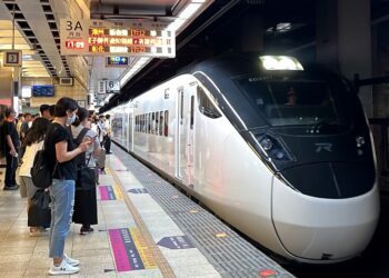 不用再跑車站了！超商、郵局取台鐵車票　可於原通路退票