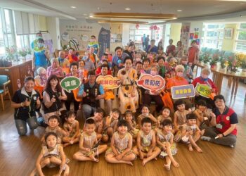 福興日照中心祖孫同樂 歡慶母親節大玩變裝秀