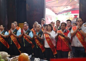 嘉市文財殿頒發獎助教育基金　黃敏惠感謝廟方幫助弱勢學子