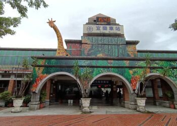 影音/男子潛入貨物列車搭便車 台鐵值班站長揪出報警