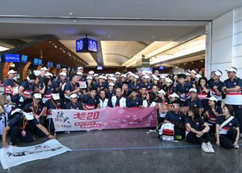 影音/創台灣紀錄！政大EMBA近百人挑戰戈壁馬拉松