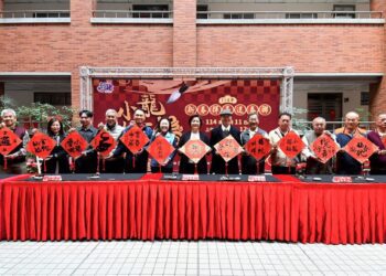 彰化小龍迎新納百福　名家揮毫送春聯