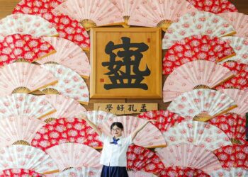 啦啦隊女神李多慧首次下鄉 　在苗木之鄉被國際級美景成美文化園驚艷到