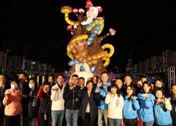 影音/2025蛇來好運 All in 員林　燈會點燈開幕為民眾呈現「玩」美饗宴