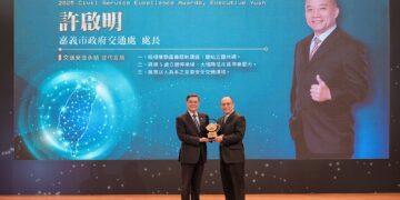嘉市公共運輸轉型關鍵推手 許啟明榮獲行政院模範公務人員