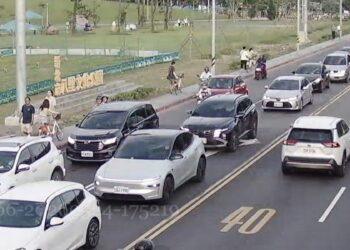 夕陽車潮引爆淡江大橋！新北交通局精準監測 假日下午 2 至 6 時啟動 3 大交維疏導