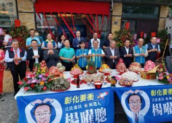 立委候選人楊曜聰總部揭牌　數百名熱情民眾擠滿競選總部