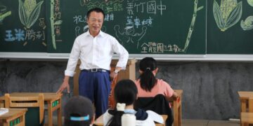 開學倒數計時　翁章梁視察義竹國中整備工作