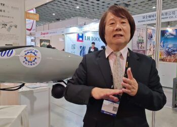 雲科大無人機團隊力推油電混合引擎　施國亮：與產業合作培育更多優秀人才