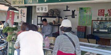 從熬煮四小時到拓展加盟　左營國寶青草茶的世代交棒