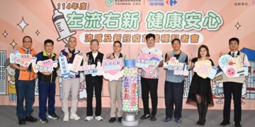 疾管署攜手家樂福推動流感及新冠疫苗接種站　呼籲符合公費接種資格民眾一起「左流右新 健康安心」