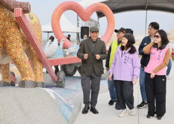 蛇麼？!王功海堤舉辦《海牛娶親》　四河川分署設公共藝術作品成為旅遊熱點