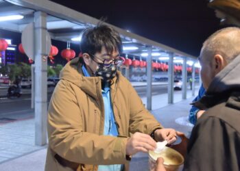 入冬最強寒流來襲 魏嘉彥送暖助寒士度嚴冬