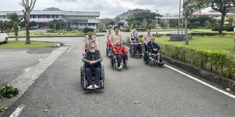 花蓮榮家「陽光計畫」 長輩高歌一展歡顏