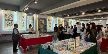 四維高中舉辦「四讀情深．維我所愛」三好書展暨謝明生校長書法展