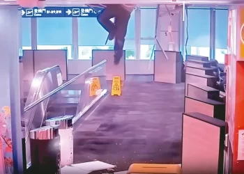 桃園機場安全疏失再現　天花板突然坍塌驚動旅客