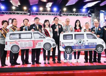 獅友愛心照亮桃園 醫療巡迴車、視力檢視車到位 張善政感謝獅子會守護市民健康