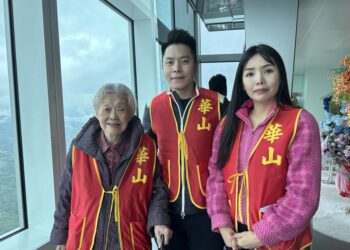 企業家發起登高寒冬送暖！101位長輩年菜加菜　陪10位登101