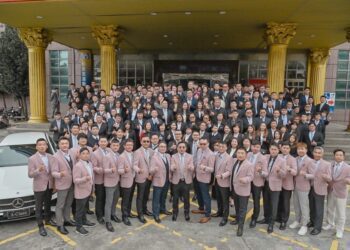 群洋國際地產團隊旺年會送賓士   總經理：明年達標送房子!