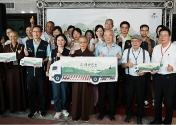 全球首座行動森林禪堂　靈鷲山「心和平號」禪修巴士首航