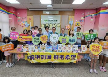 拔尖計畫贈自修予雲嘉南家扶啟動知識密碼 開啟夢想之門