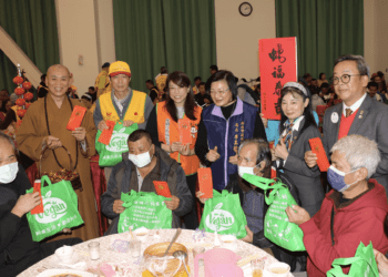 天寒地凍送暖意 新北「點亮星空」街友圍爐活動感動人心