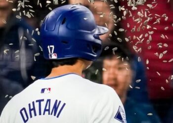 影/《MLB》大谷翔平終於在道奇炸裂 本季首轟隊友「撒瓜子」慶祝