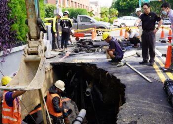竹北建案旁驚見天坑　縣府：確認安全無慮前不准復工