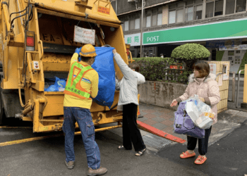 受颱風影響連續兩天未收運垃圾 新北恢復垃圾收運