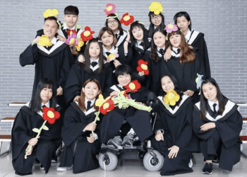 從早產腦麻到社工夢想家 八里愛心院生翁彥如勇敢逐夢