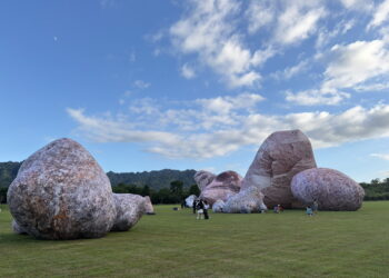 2026花蓮國際石雕藝術季《石頭在呼吸》戶外光影裝置展　因應薔琵颱風採先開展、後開幕　11月1日開幕暨金曲音樂會登場