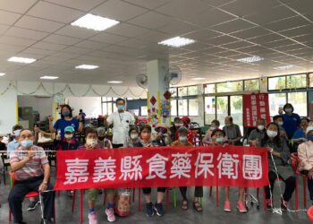 嘉義縣社區藥局擴大服務　組成食藥保衛團宣導列車