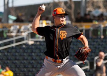 影/《MLB》鄧愷威先發再戰教士一掃前場陰霾 前2局飆出4K 主投3.1失3分惜吞敗投