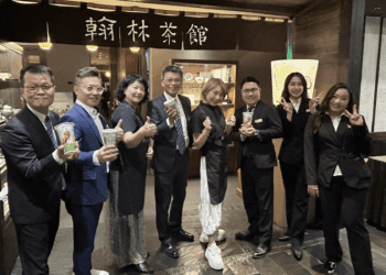 春河劇團與翰林茶館跨界合作 限量手搖杯引發搶購熱