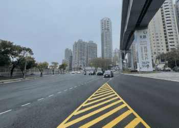 淡北道路工程進行中 淡水往台北方向路口安全提醒