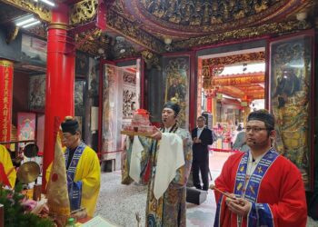 萬人捐贈聯名燉飯引發熱烈迴響 芳名錄上呈媽祖婆道長群唸到嘴痠