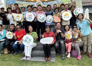 六龜檨仔腳寶來窯首燒　農村水保署長李鎮洋等人共同開窯