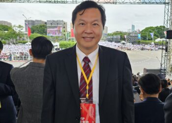 王正坤醫師接受英國衛報專訪談賴清德總統奮鬥史