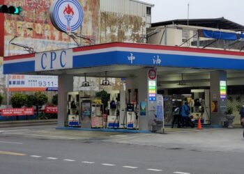 國內油價要降了　3/3起汽、柴油各降0.1元